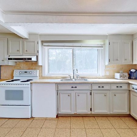 Main Beach River Retreat - Wasaga Beach 1 - Main Strip - 95 Mosley St Экстерьер фото