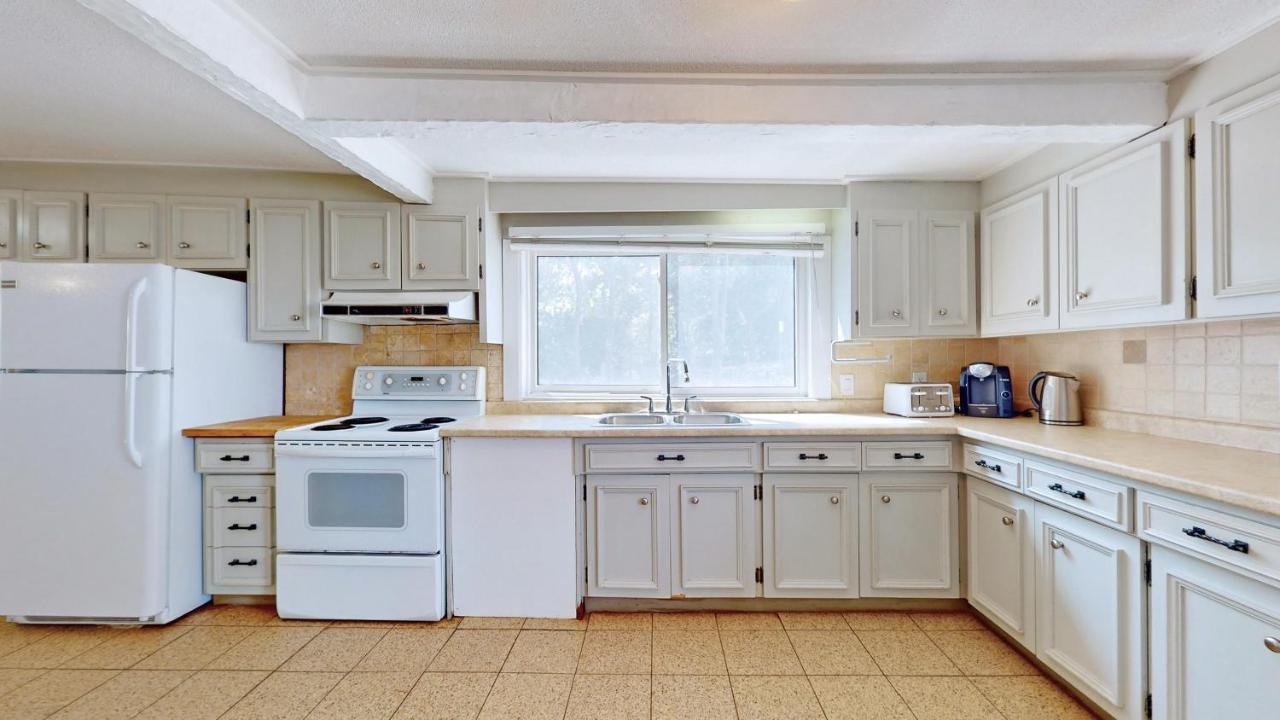 Main Beach River Retreat - Wasaga Beach 1 - Main Strip - 95 Mosley St Экстерьер фото