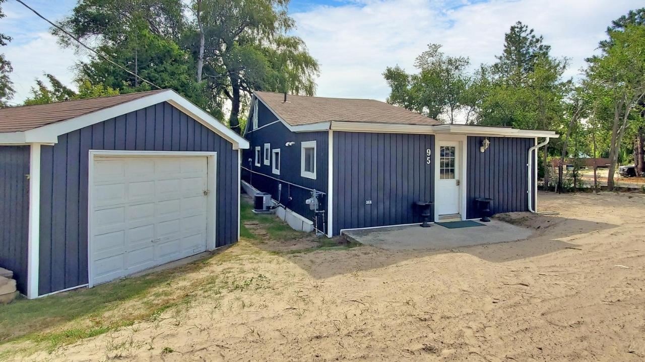 Main Beach River Retreat - Wasaga Beach 1 - Main Strip - 95 Mosley St Экстерьер фото