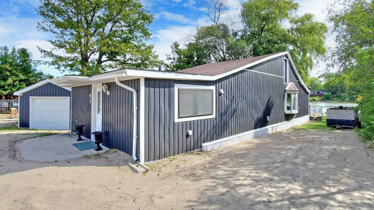 Main Beach River Retreat - Wasaga Beach 1 - Main Strip - 95 Mosley St Экстерьер фото